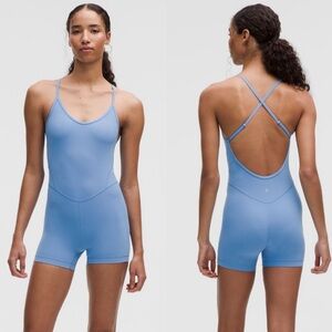Lululemon Align™ Cross-Back Bodysuit 4"
Colour Pool Party SZ 8